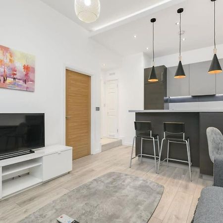 Modern 1 Bedroom Apartment In Central Woking Eksteriør bilde