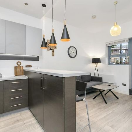 Modern 1 Bedroom Apartment In Central Woking Eksteriør bilde