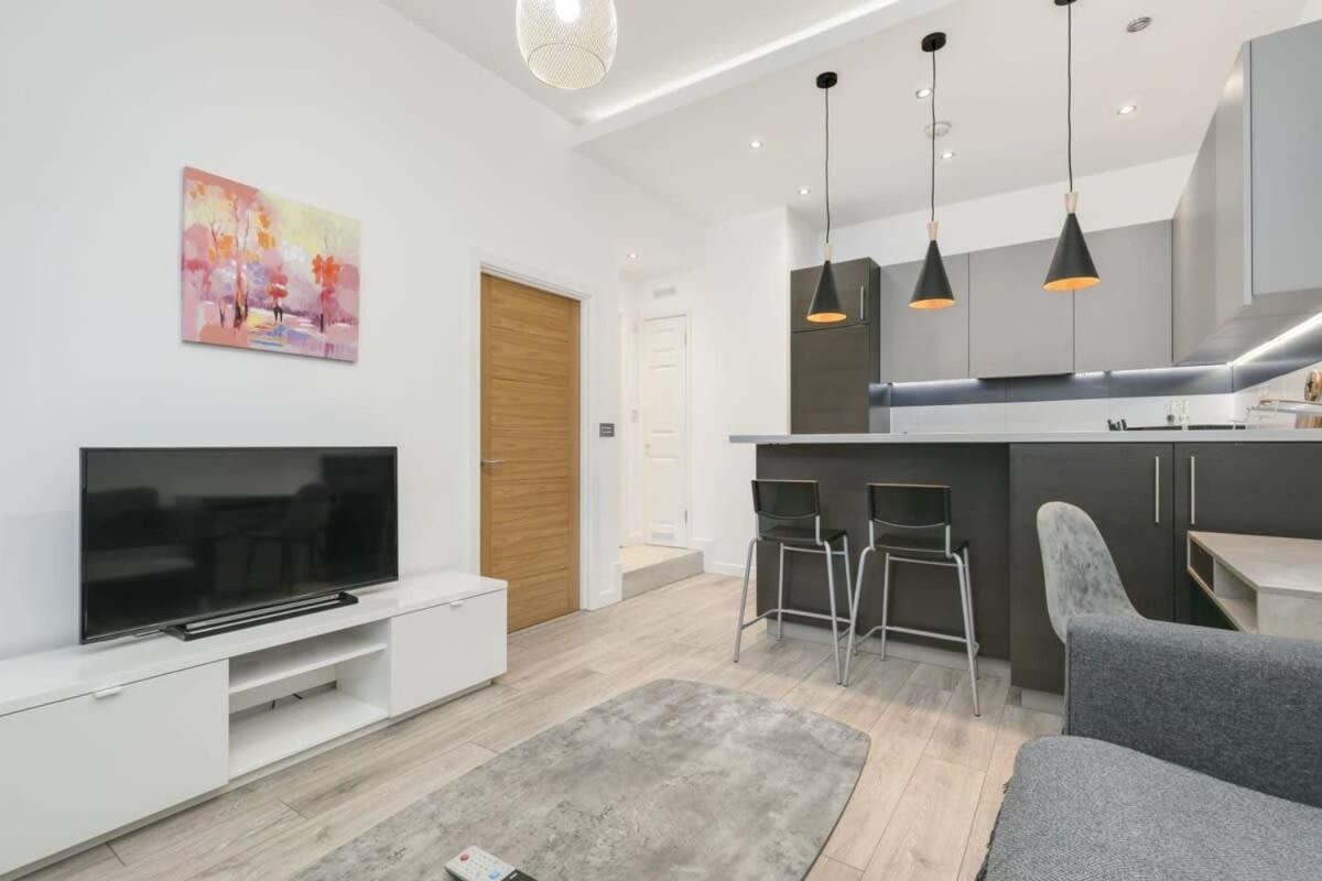 Modern 1 Bedroom Apartment In Central Woking Eksteriør bilde