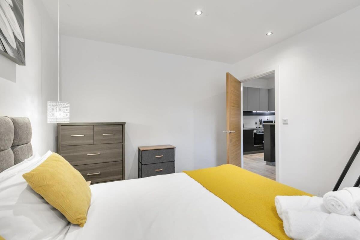 Modern 1 Bedroom Apartment In Central Woking Eksteriør bilde