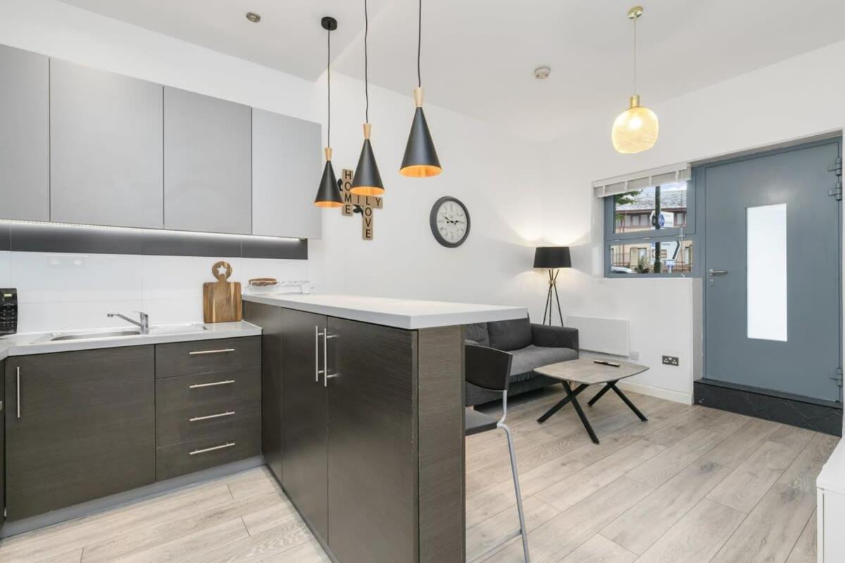 Modern 1 Bedroom Apartment In Central Woking Eksteriør bilde