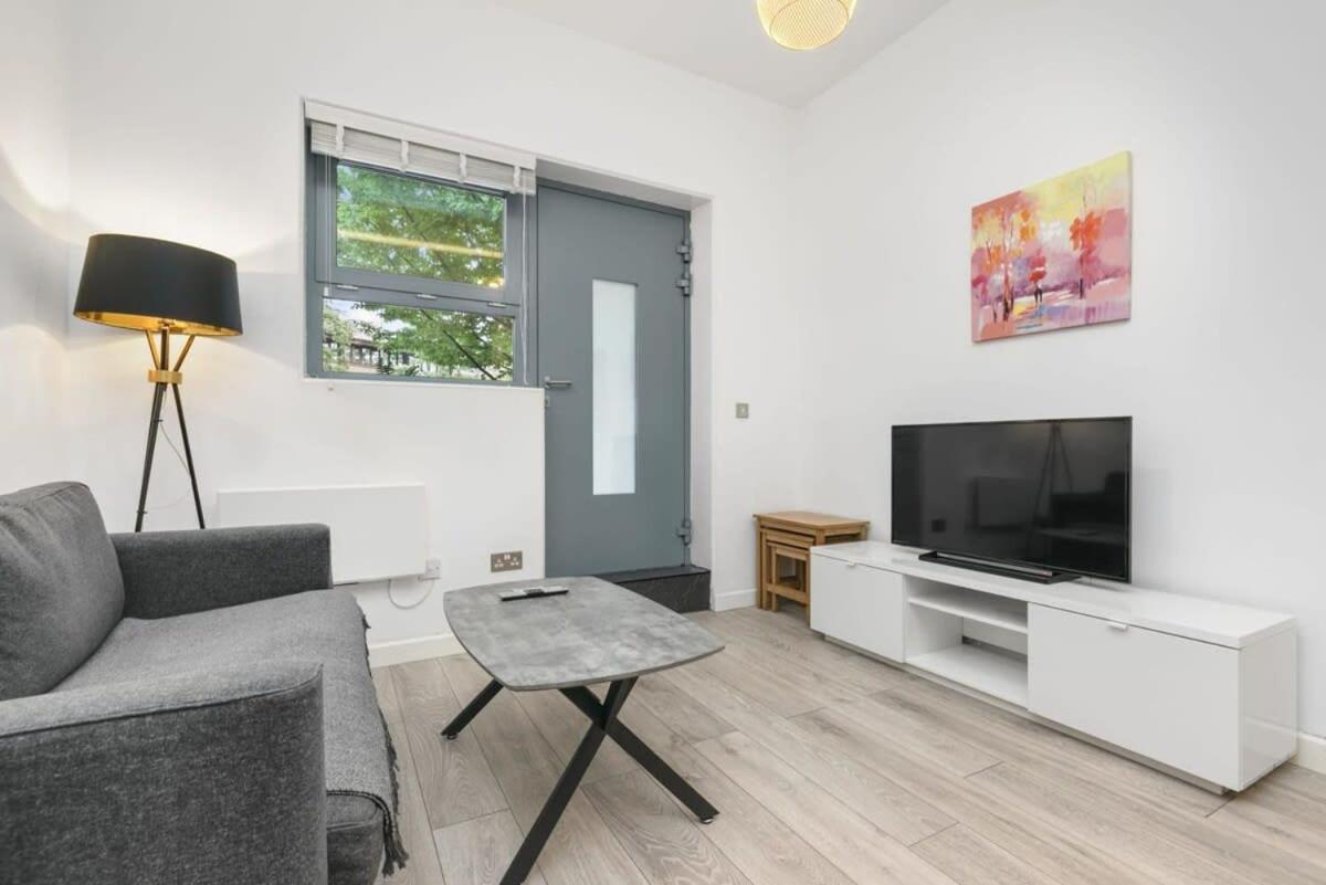 Modern 1 Bedroom Apartment In Central Woking Eksteriør bilde